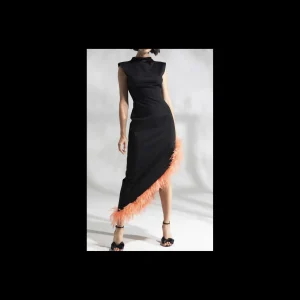 ABITO GIULIA N COUTURE CON PIUME DI COLORE NERO