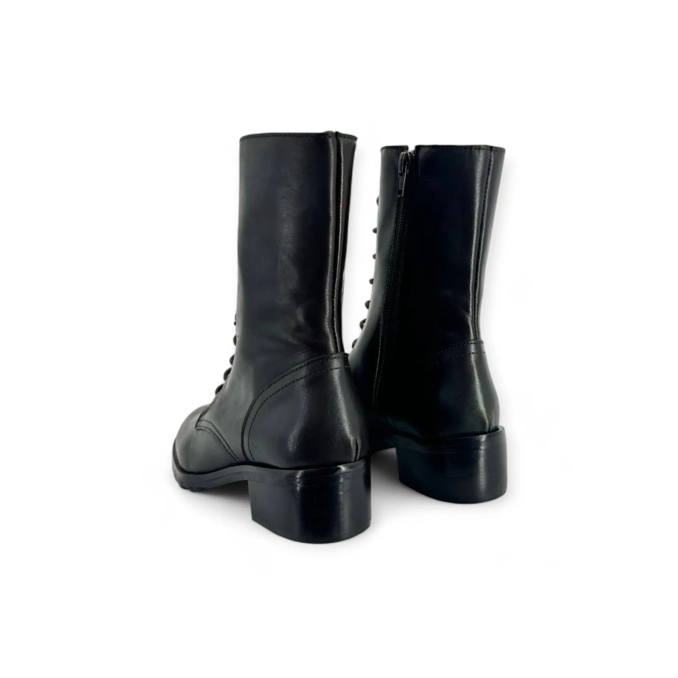 anfibio_allacciato_in_pel_1.webp ANFIBIO ALLACCIATO IN PELLE LISCIA MILU' MILANO