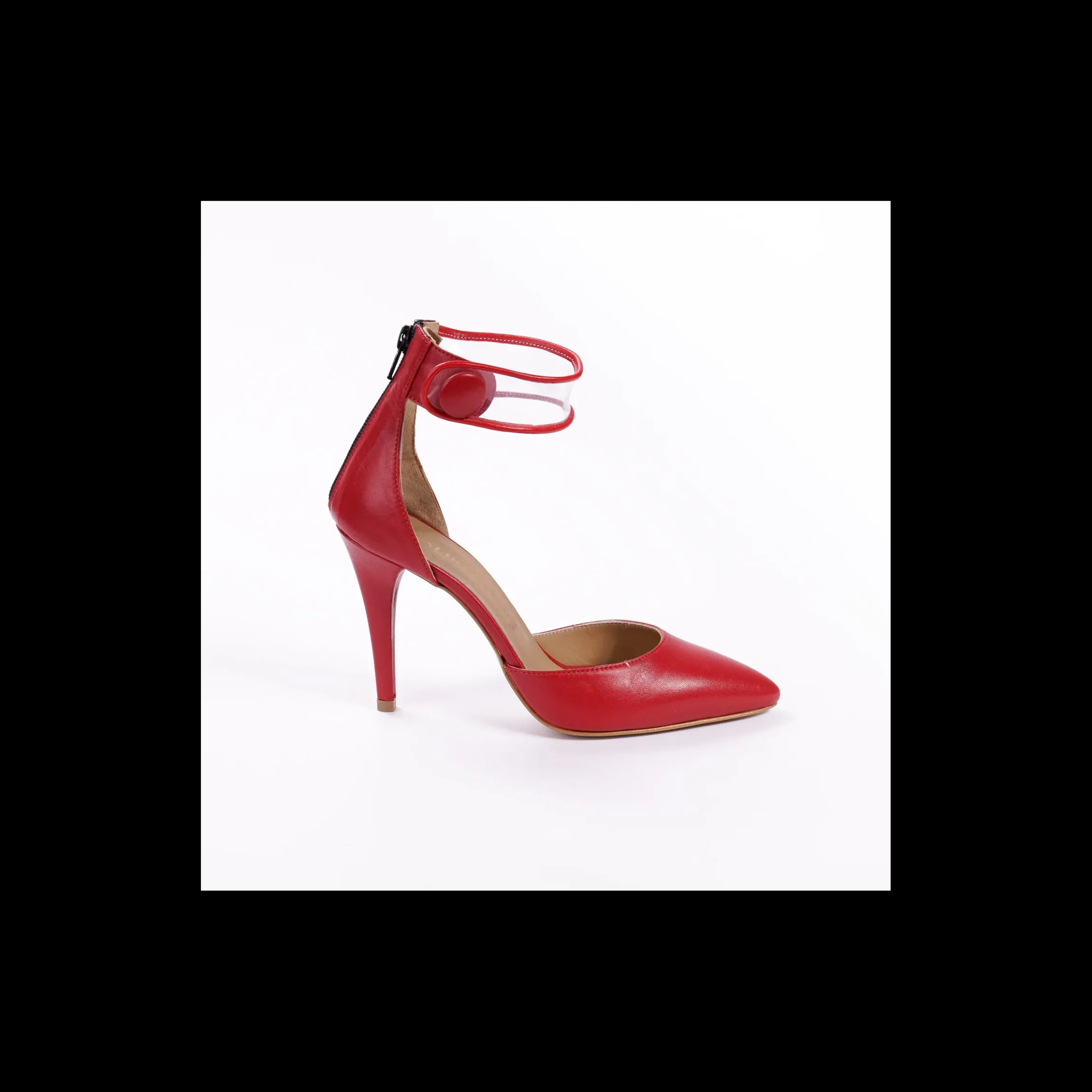 deacutecolleteacute_osval_2-27.webp Décolleté Osvaldo Rossi con braccialetto di colore rosso