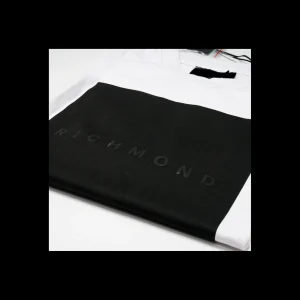 T-shirt John Richmond con maxy stampa in ecopelle